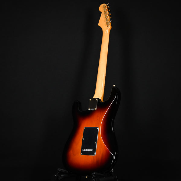 Fender Artist Series Stevie Ray Vaughan Stratocaster- 3 Tone Sunburst (US24038244)
