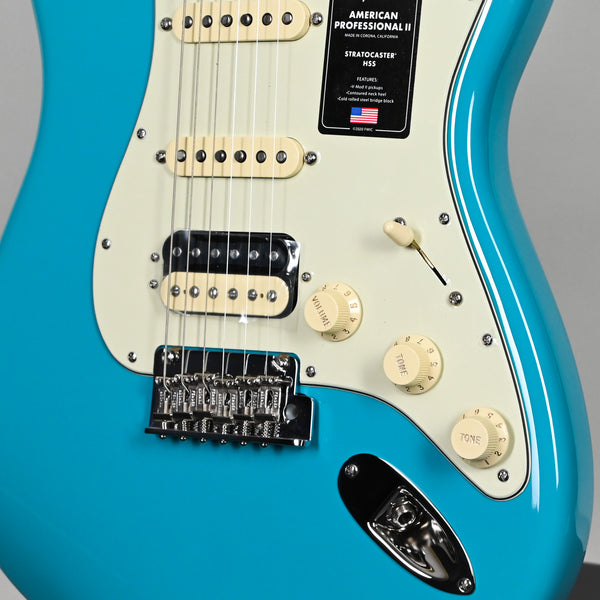 Fender American Professional II Stratocaster HSS- Miami Blue 2025 (US25106880)