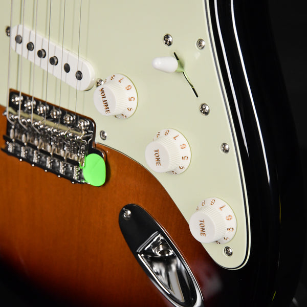 Fender Vintera II 60s Stratocaster Rosewood Fingerboard 3-Color Sunburst 2023 (MX23098366)