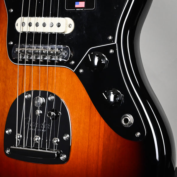 Fender American Professional Classic Jaguar- 3 Color Sunburst 2025 (US25096776)