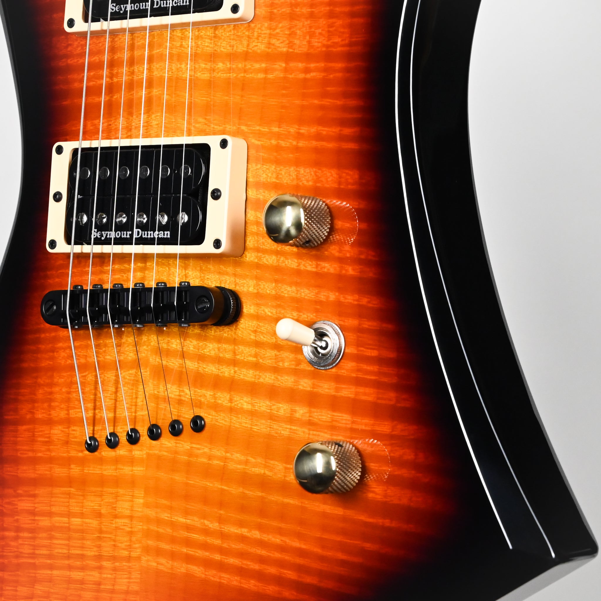 Jackson USA Custom Shop Limited Edition KE 2H Roasted Tom Kelly Flame Maple Top- 3 Tone Sunburst 2025 (J11092)