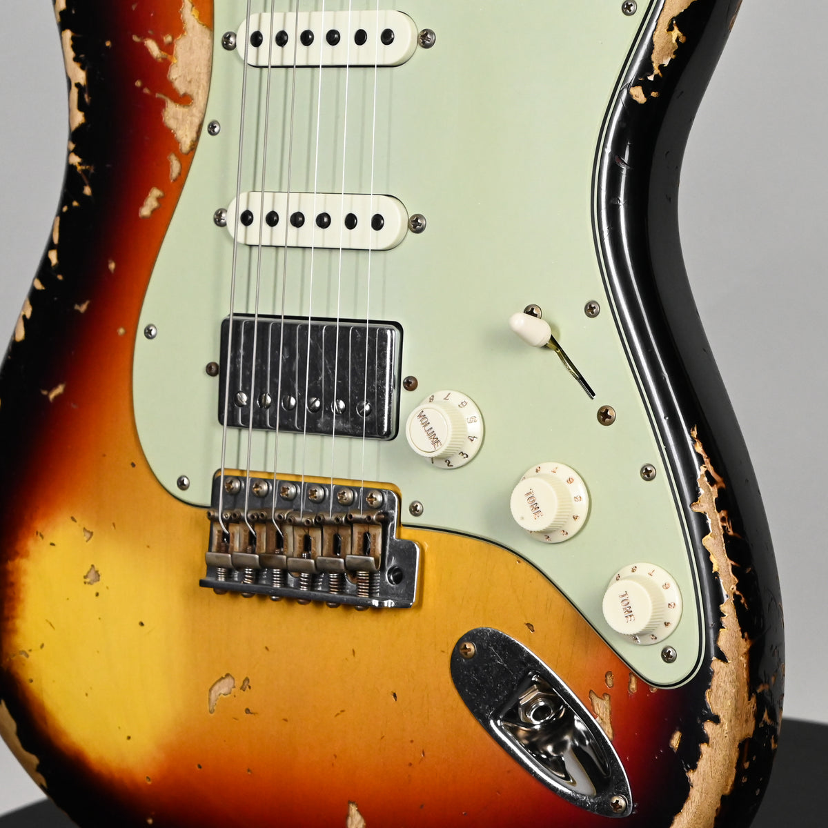 Fender Custom Shop '62 Stratocaster HSS w/ Alder Body, Heavy Relic- 3 Color Sunburst 2026 (R150780)