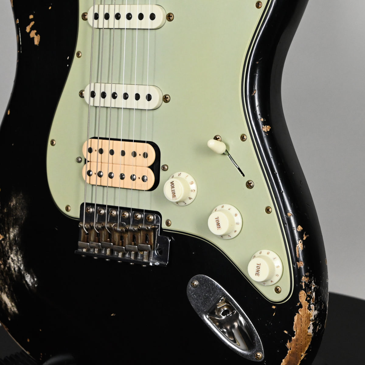 Fender Custom Shop '62 Stratocaster HSS w/ Painted Headcap, Heavy Relic- Black 2026 (R146851)