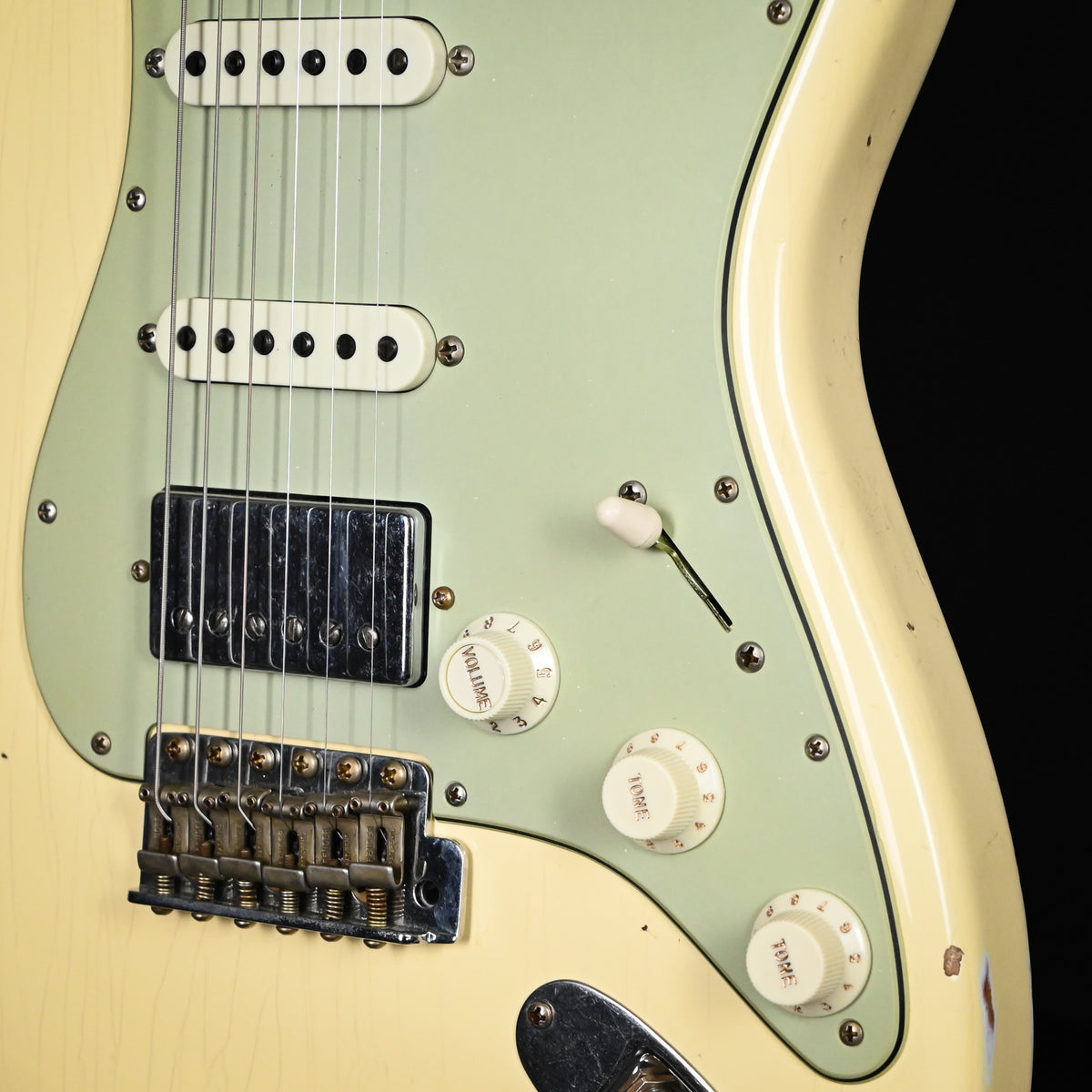 Fender Custom Shop '62 Stratocaster HSS w/ Alder Body, Relic- Vintage White 2026 (R152070)