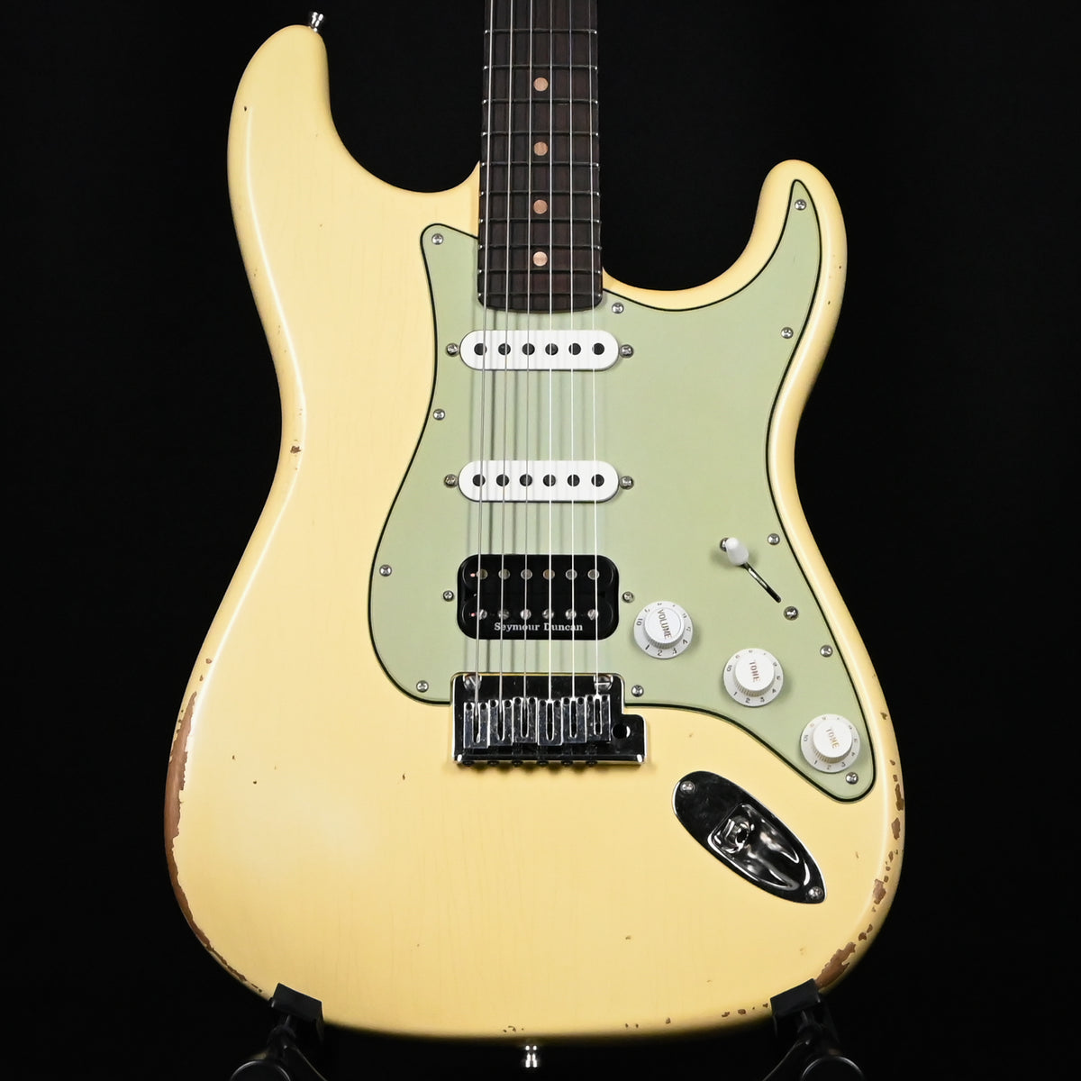 Fender Custom Shop Deluxe Stratocaster w/ Seymour Duncan SH4B Humbucker, Relic/ Closet Classic Hardware- Aged Vintage White 2025 (R147118)