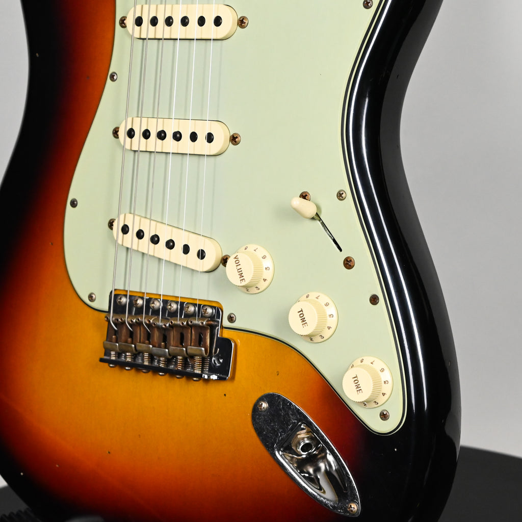 Fender Custom Shop 1960 Stratocaster Journeyman- Bleached 3 Tone Sunburst 2026 (CZ590950)