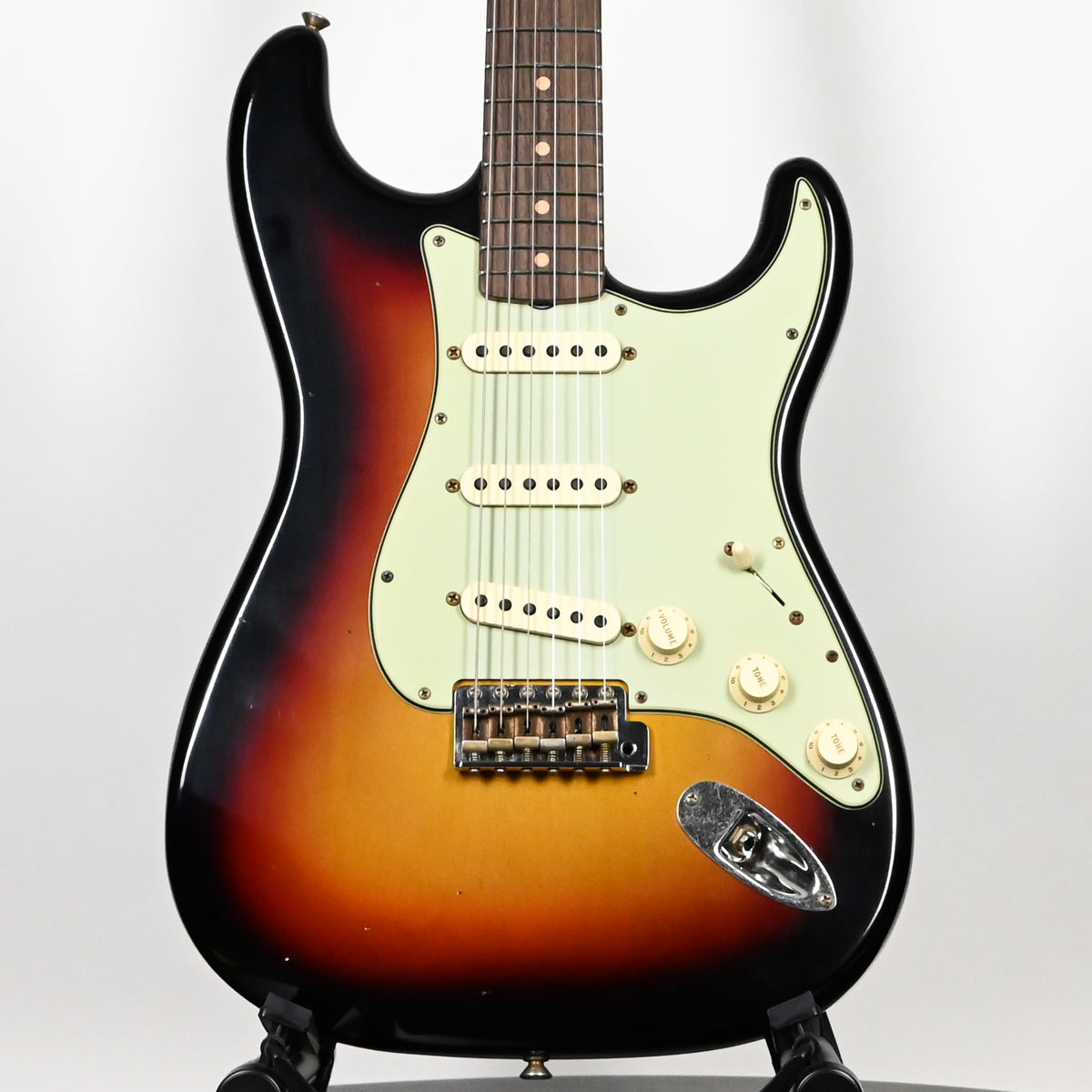 Fender Custom Shop 1960 Stratocaster Journeyman- Bleached 3 Tone Sunburst 2026 (CZ590950)