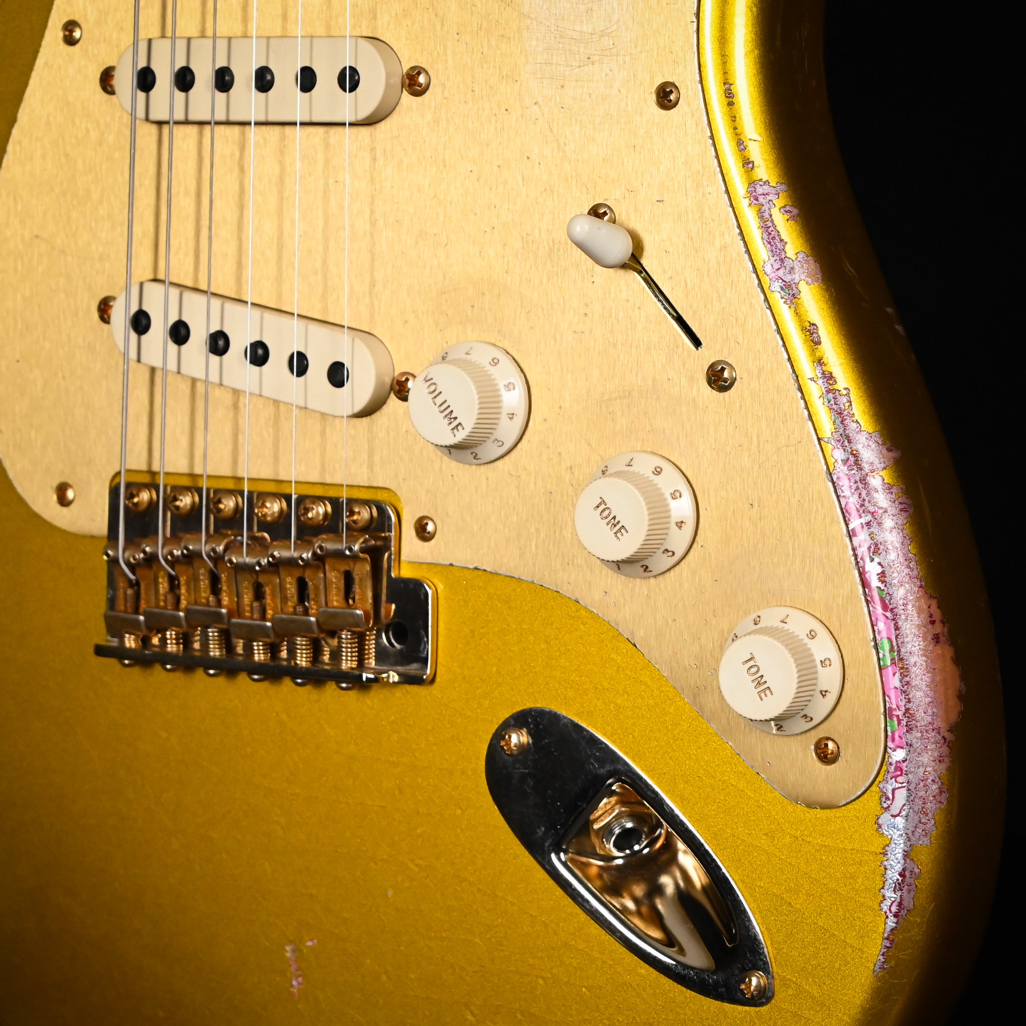 Fender Custom Shop 1962 Stratocaster w/ Gold Hardware Heavy Relic- Frost Gold / Pink Paisley 2025 (R133909)