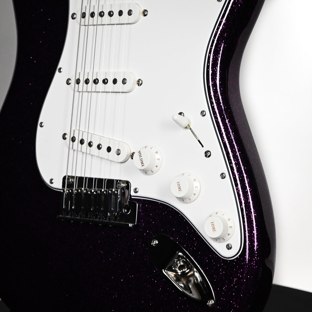 Fender Custom Shop Limited Edition Custom Deluxe Stratocaster NOS- Magenta Sparkle 2025 (CZ589381)