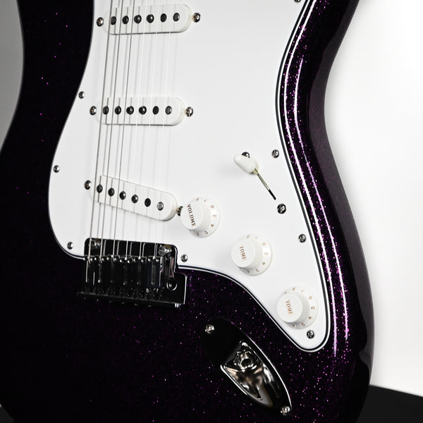 Fender Custom Shop Limited Edition Custom Deluxe Stratocaster NOS- Magenta Sparkle 2025 (CZ589381)