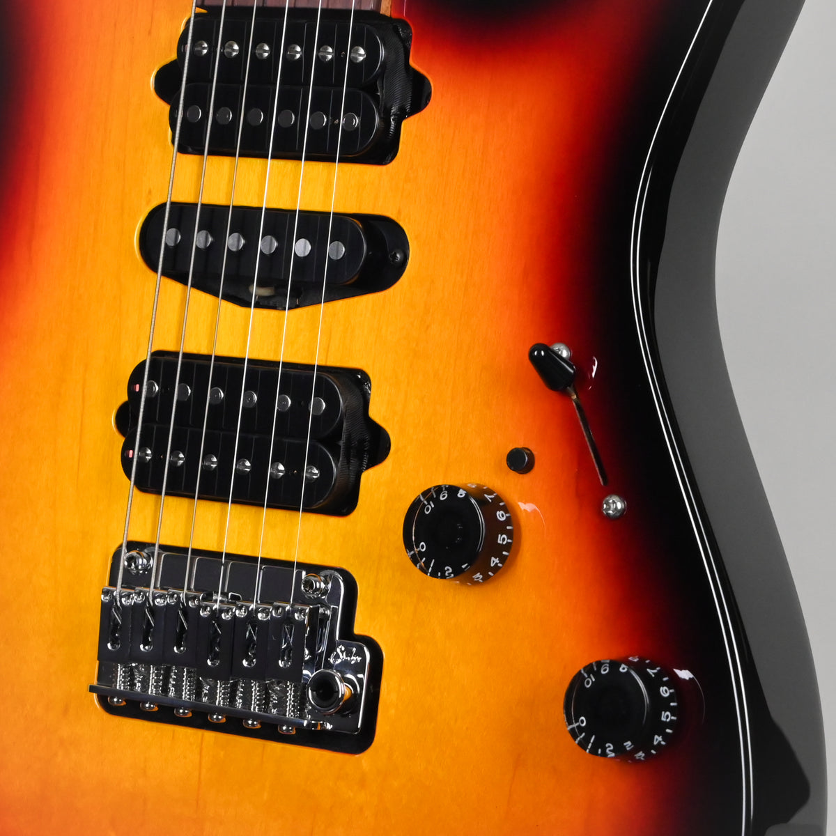 Suhr Custom Modern Electric Guitar- 3 Tone Sunburst 2026 (93694)