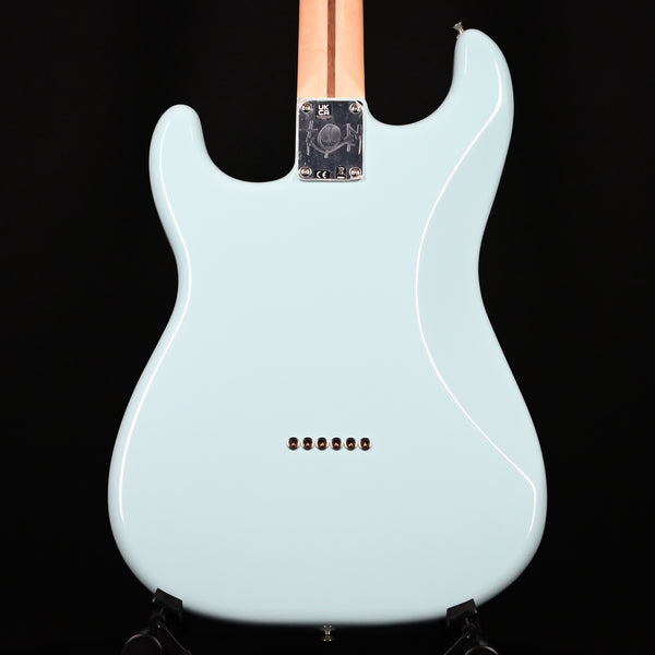 Fender Tom DeLonge Stratocaster Electric Guitar - Daphne Blue (MX24012865)