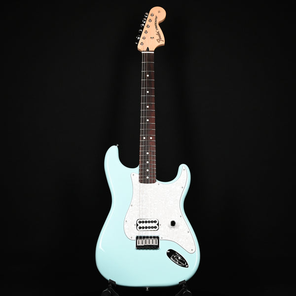 Fender Tom DeLonge Stratocaster Electric Guitar - Daphne Blue (MX24012865)