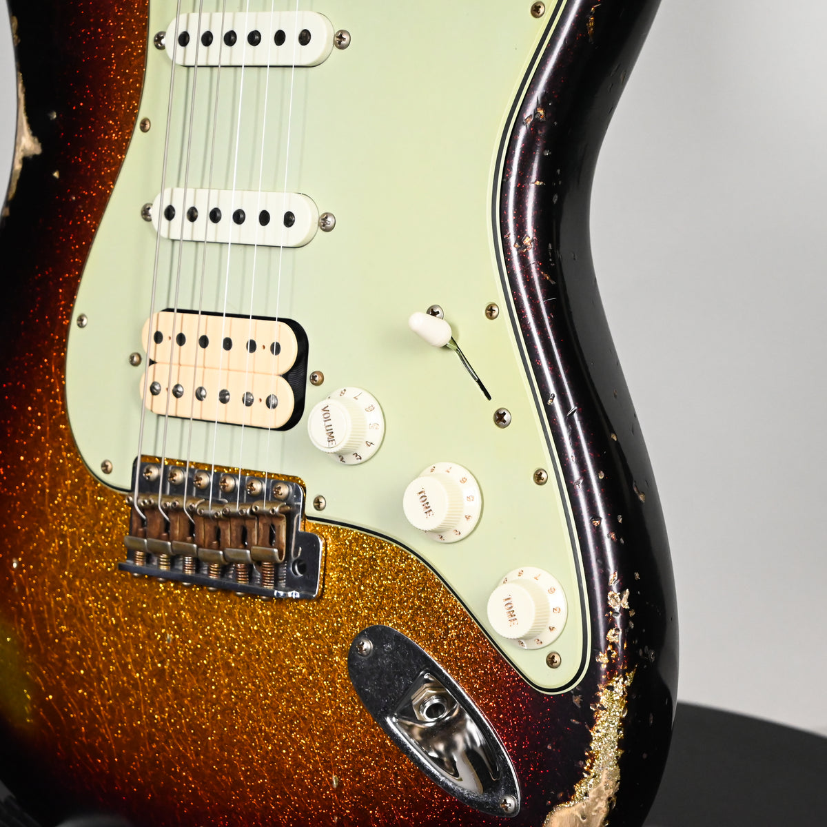 Fender Custom Shop '62 Stratocaster HSS w/ Painted Headcap, Relic- 3 Tone Sunburst Sparkle 2026 (R148504)