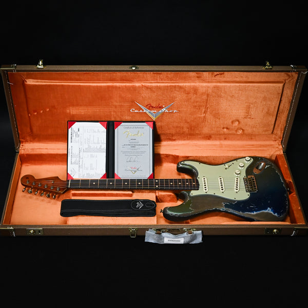 Fender Custom Shop Masterbuilt Dale Wilson '61 Stratocaster Heavy Relic- Dark Lake Placid Blue to Lake Placid Blue 2026 (CZ588026)
