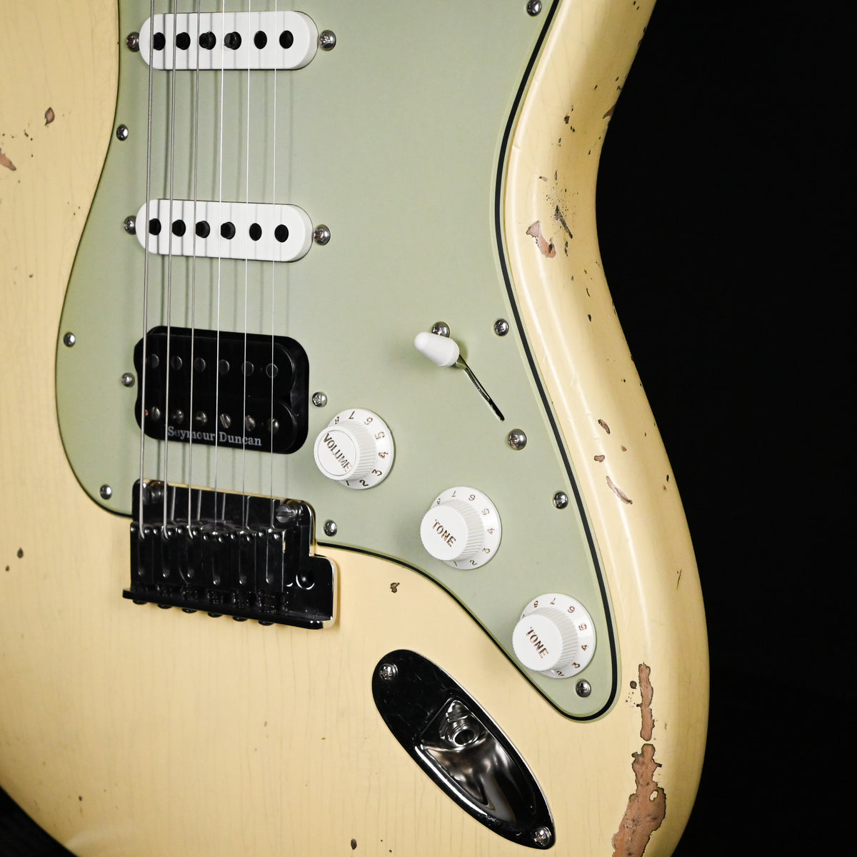 Fender Custom Shop Deluxe Stratocaster w/ Seymour Duncan SH4B Humbucker, Relic/ Closet Classic Hardware- Aged Vintage White 2026 (R151639)