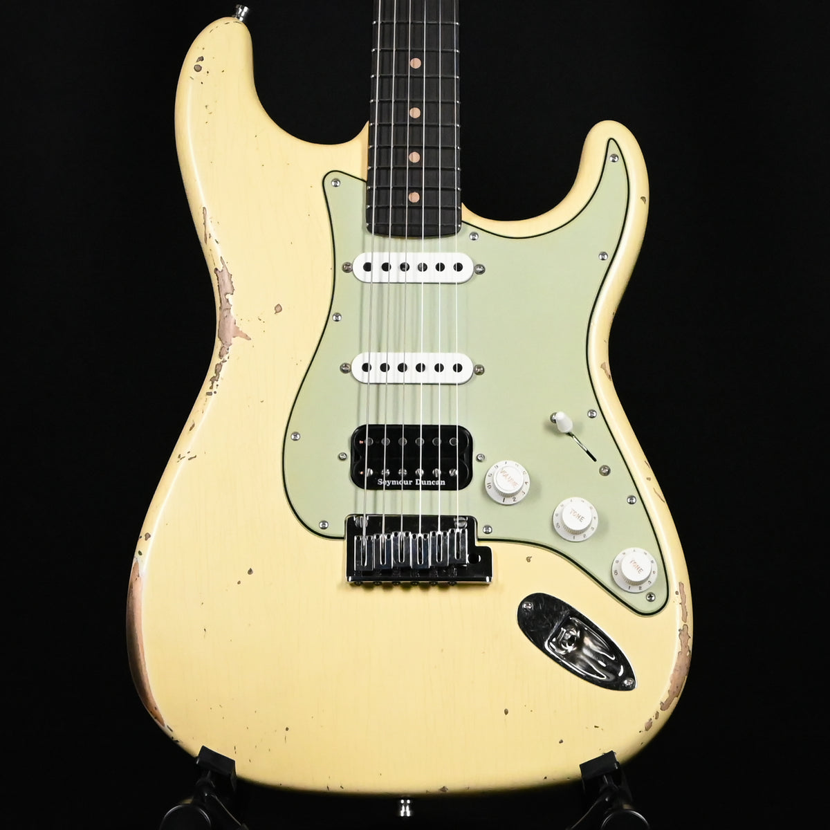 Fender Custom Shop Deluxe Stratocaster w/ Seymour Duncan SH4B Humbucker, Relic/ Closet Classic Hardware- Aged Vintage White 2026 (R151639)