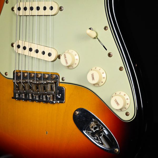 Fender Custom Shop Limited Edition 64 L-Series Stratocaster Journeyman- Aged Target 3-Tone Sunburst 2025 (L11816)