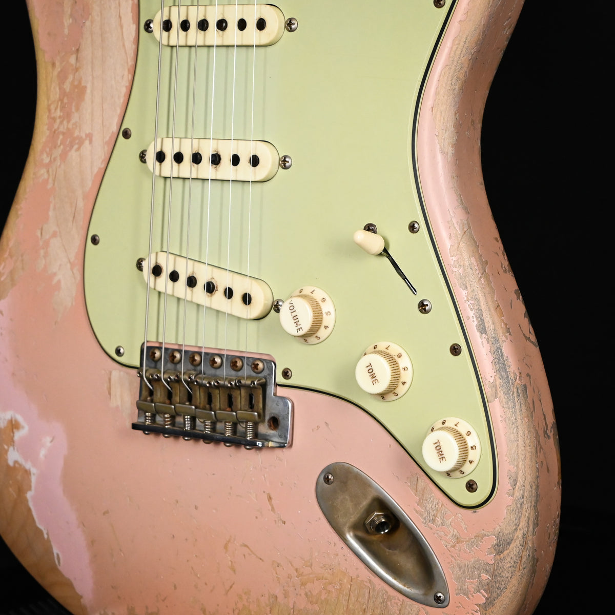 Fender Custom Shop Masterbuilt Dennis Galuszka 60/63 Stratocaster w/ Brazilian Rosewood Fingerboard, Super Heavy Relic- Dirty Shell Pink 2026 (R147486)