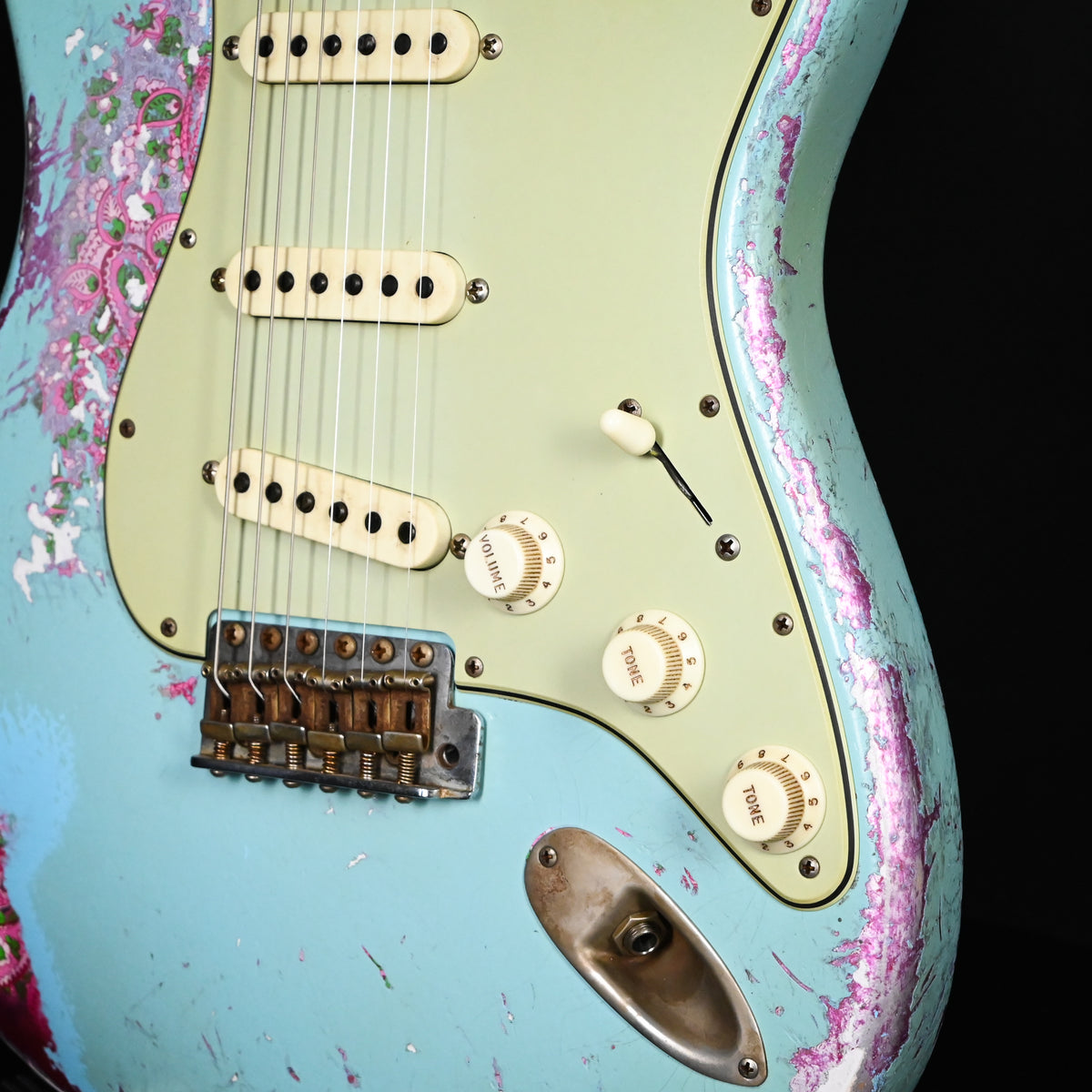 Fender Custom Shop Masterbuilt Dennis Galuszka '62 Stratocaster w/ Brazilian Rosewood Fingerboard, Super Heavy Relic- Daphne Blue/ Pink Paisley 2026 (R144301)