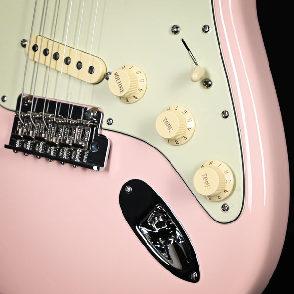 Fender Limited Edition American Pro II Stratocaster- Shell Pink (US240039048)