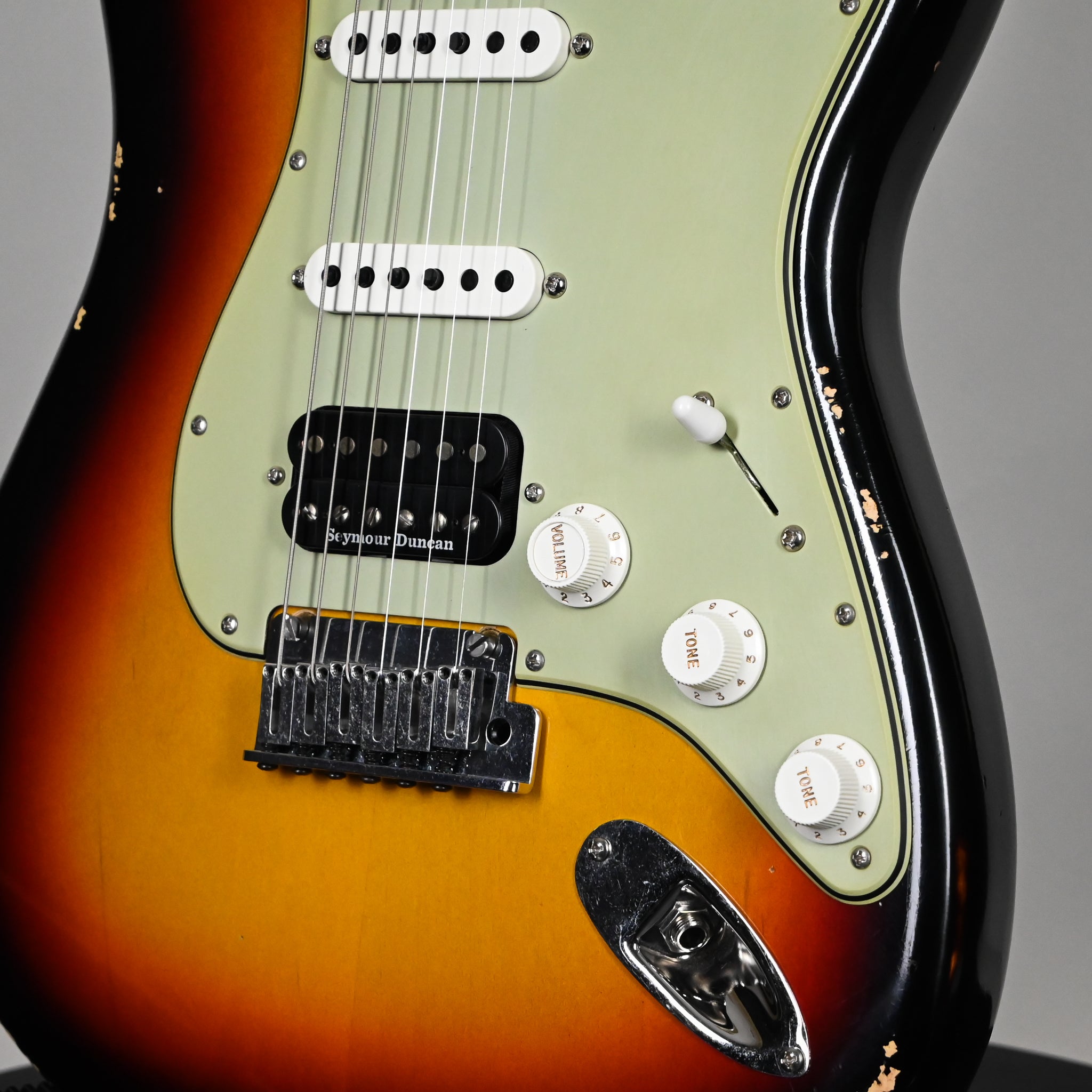 Fender Custom Shop Deluxe Stratocaster w/ Seymour Duncan SH4B Humbucker, Relic/ Closet Classic Hardware- 3 Color Sunburst 2026 (R148030)