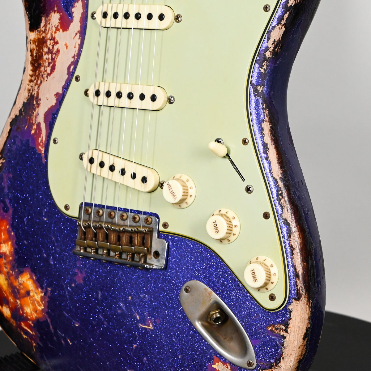 Fender Custom Shop Masterbuilt Dennis Galuszka 1962 Stratocaster w/ Brazilian Rosewood Fingerboard, Super Heavy Relic- Purple Sparkle/3 Color Sunburst 2026 (R132328)