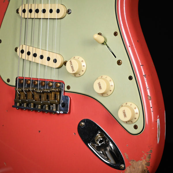 Fender Custom Shop '62 Stratocaster Heavy Relic- Faded/ Aged Tahitian Coral 2024 (CZ552274)