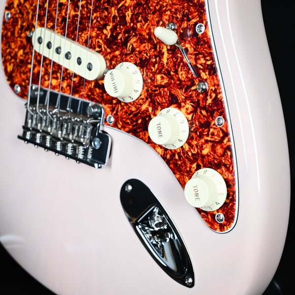 Fender Limited Edition American Professional II Stratocaster Thinline- Transparent Shell Pink (US240017271)