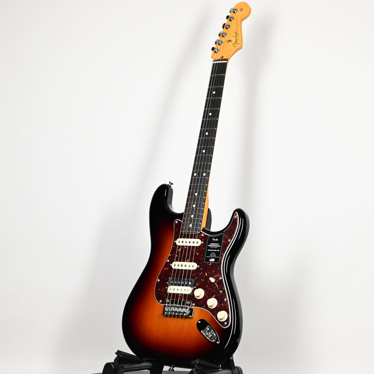 Fender American Professional Stratocaster HSS- 3 Color Sunburst 2026 (US26078341)