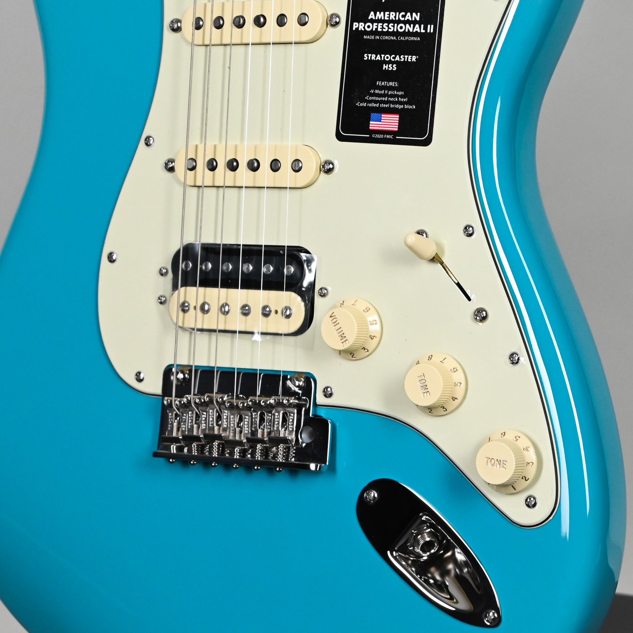 Fender American Professional II Stratocaster HSS- Miami Blue 2025 (US25106880)
