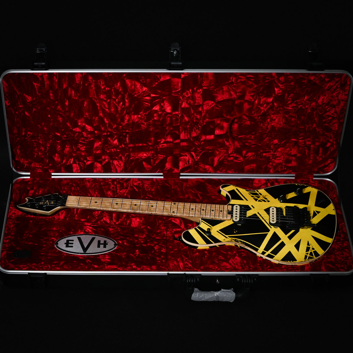 EVH Custom Shop USA Special Edition Wolfgang, Nitro Relic Tour- Black & Yellow Stripes 2026 (WG17876A)