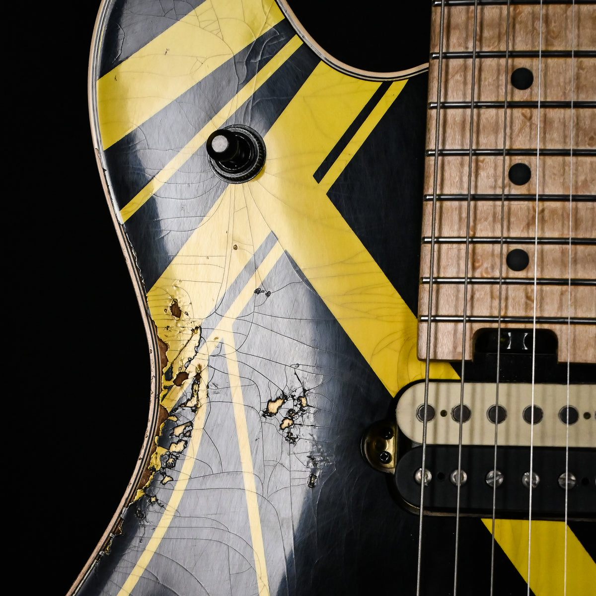 EVH Custom Shop USA Special Edition Wolfgang, Nitro Relic Tour- Black & Yellow Stripes 2026 (WG17876A)
