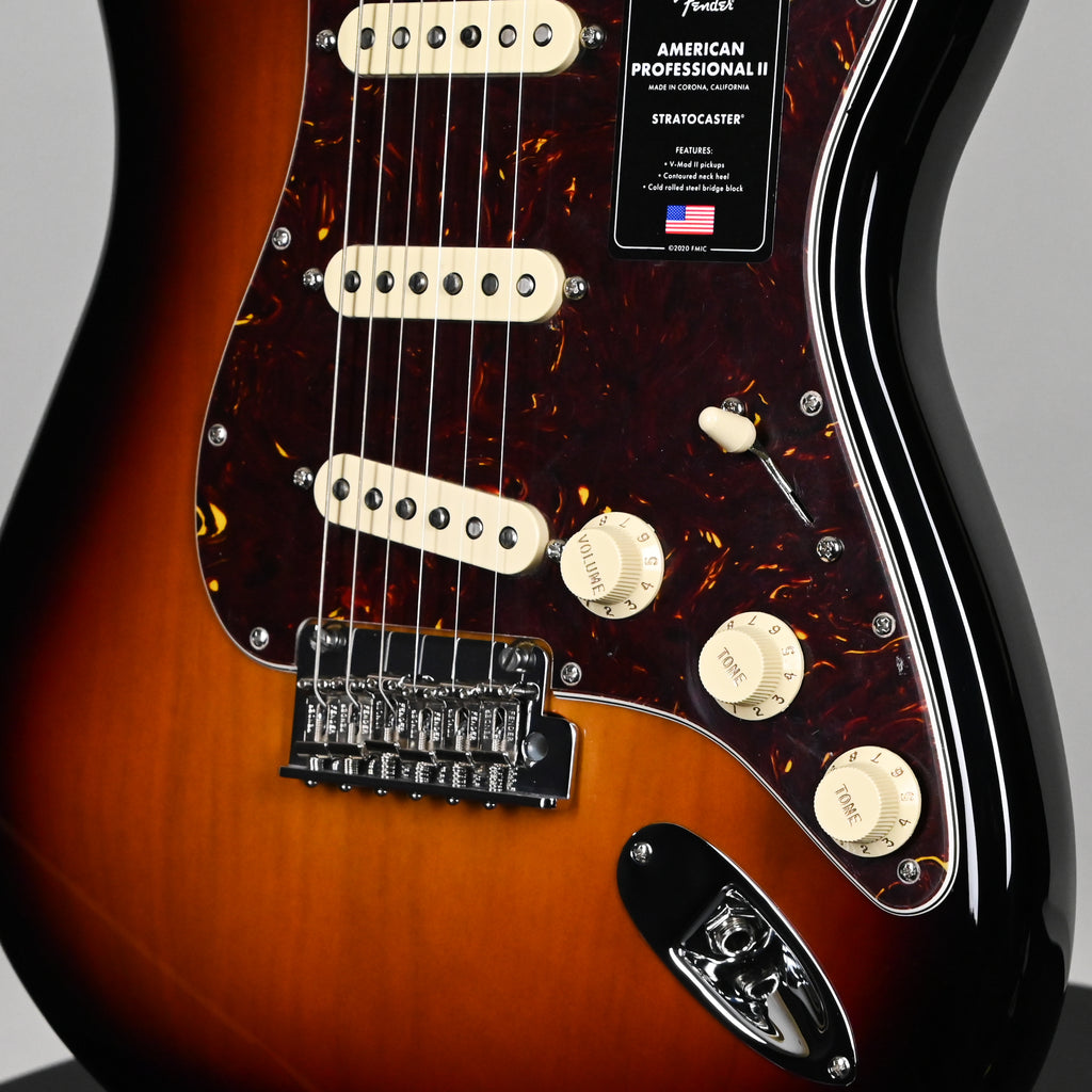 Fender American Professional II Stratocaster w/ Rosewood Fingerboard- 3 Color Sunburst 2026 (US26023711)