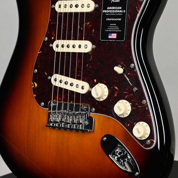 Fender American Professional II Stratocaster w/ Rosewood Fingerboard- 3 Color Sunburst 2026 (US26023711)