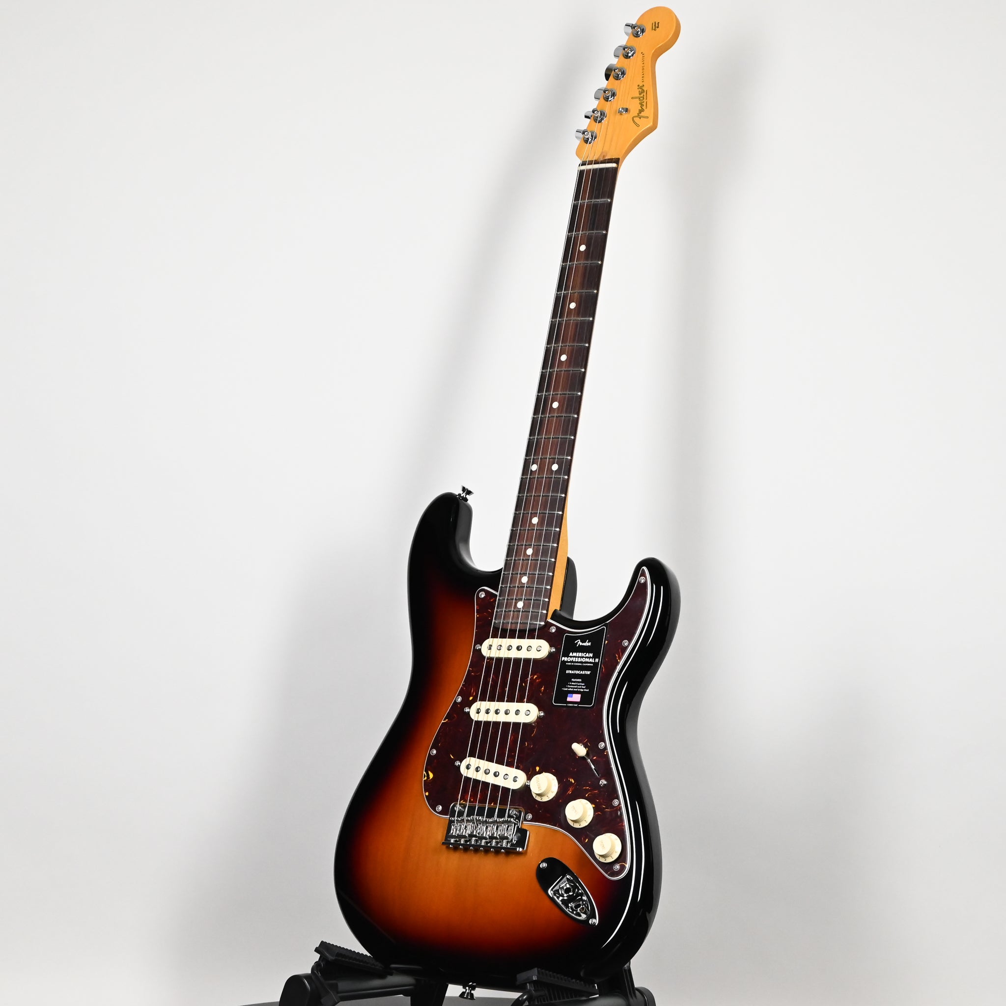 Fender American Professional II Stratocaster w/ Rosewood Fingerboard- 3 Color Sunburst 2026 (US26023711)