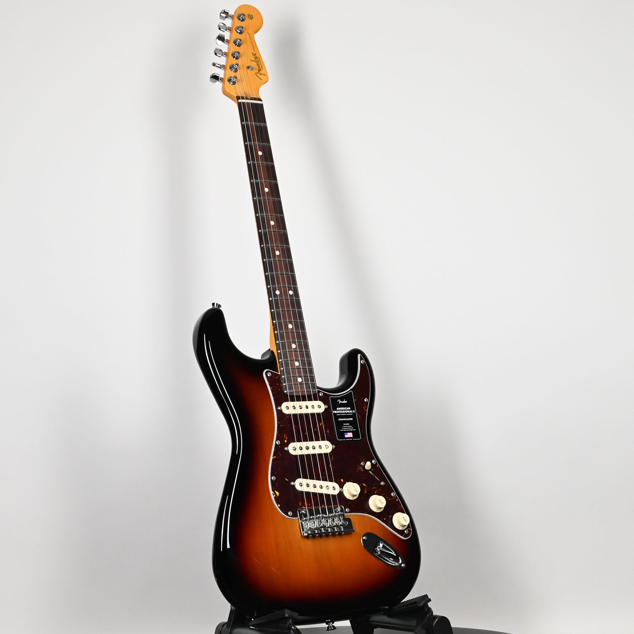Fender American Professional II Stratocaster w/ Rosewood Fingerboard- 3 Color Sunburst 2026 (US26023711)