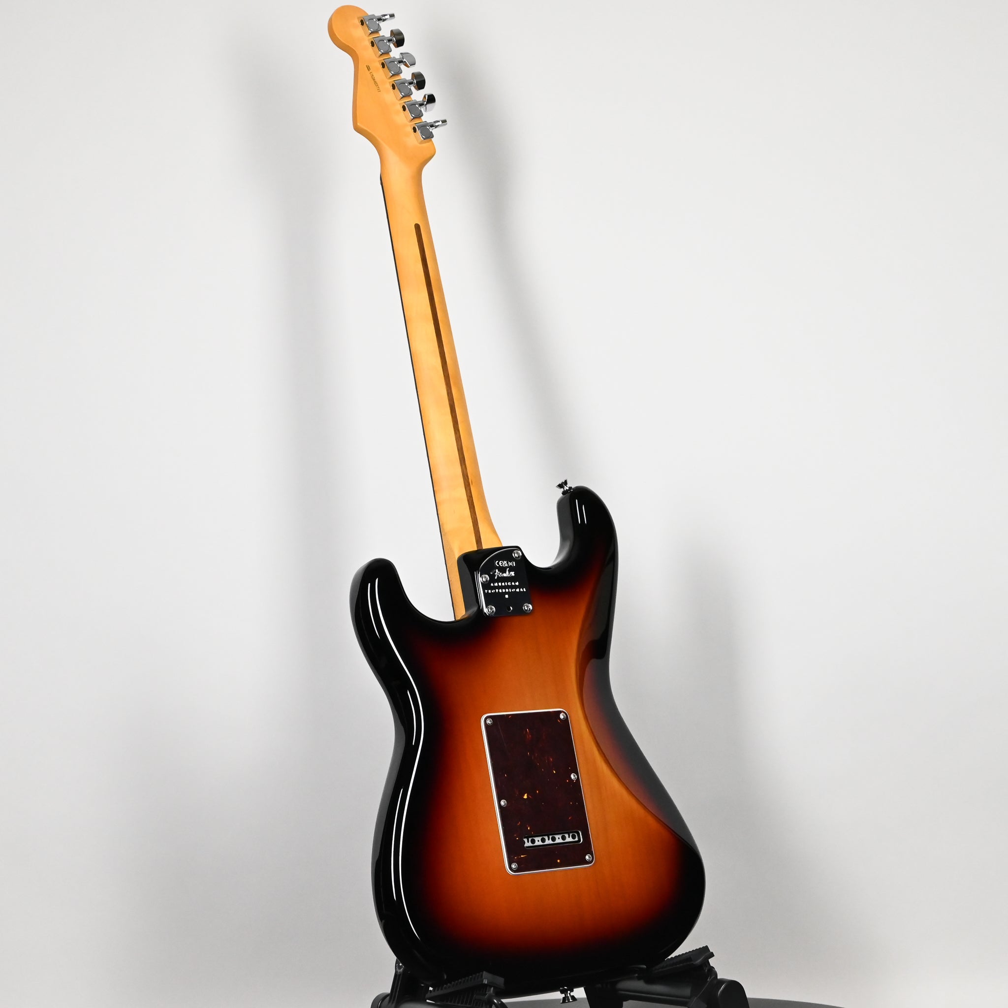 Fender American Professional II Stratocaster w/ Rosewood Fingerboard- 3 Color Sunburst 2026 (US26023711)