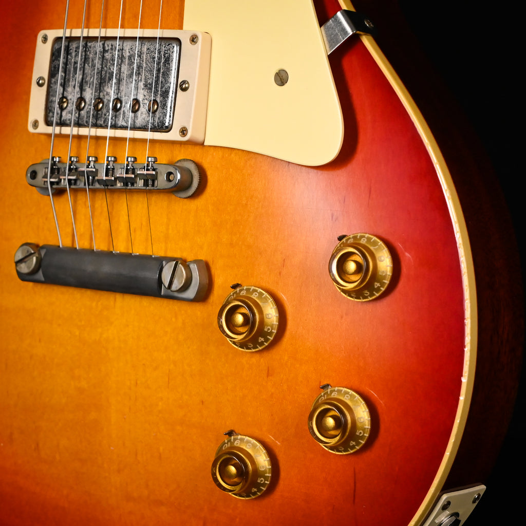 Gibson Custom Dealer Select 1959 Les Paul Standard Reissue Plain Top Murphy Lab Light Aged- "Beauty of the Burst" Page 122 (952712)