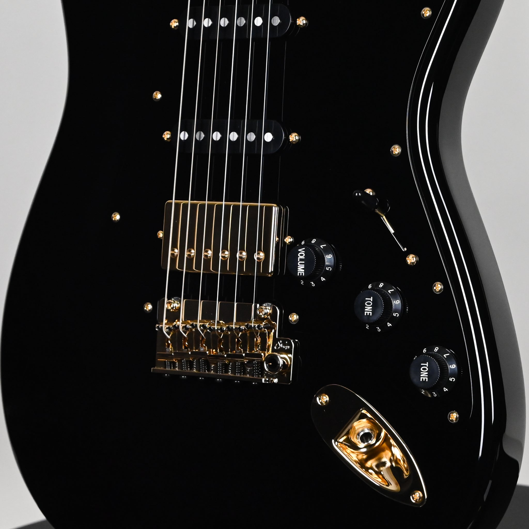 Suhr Mateus Asato Signature Series Classic S w/ Premium Softshell Case- Black 2026 (93476)