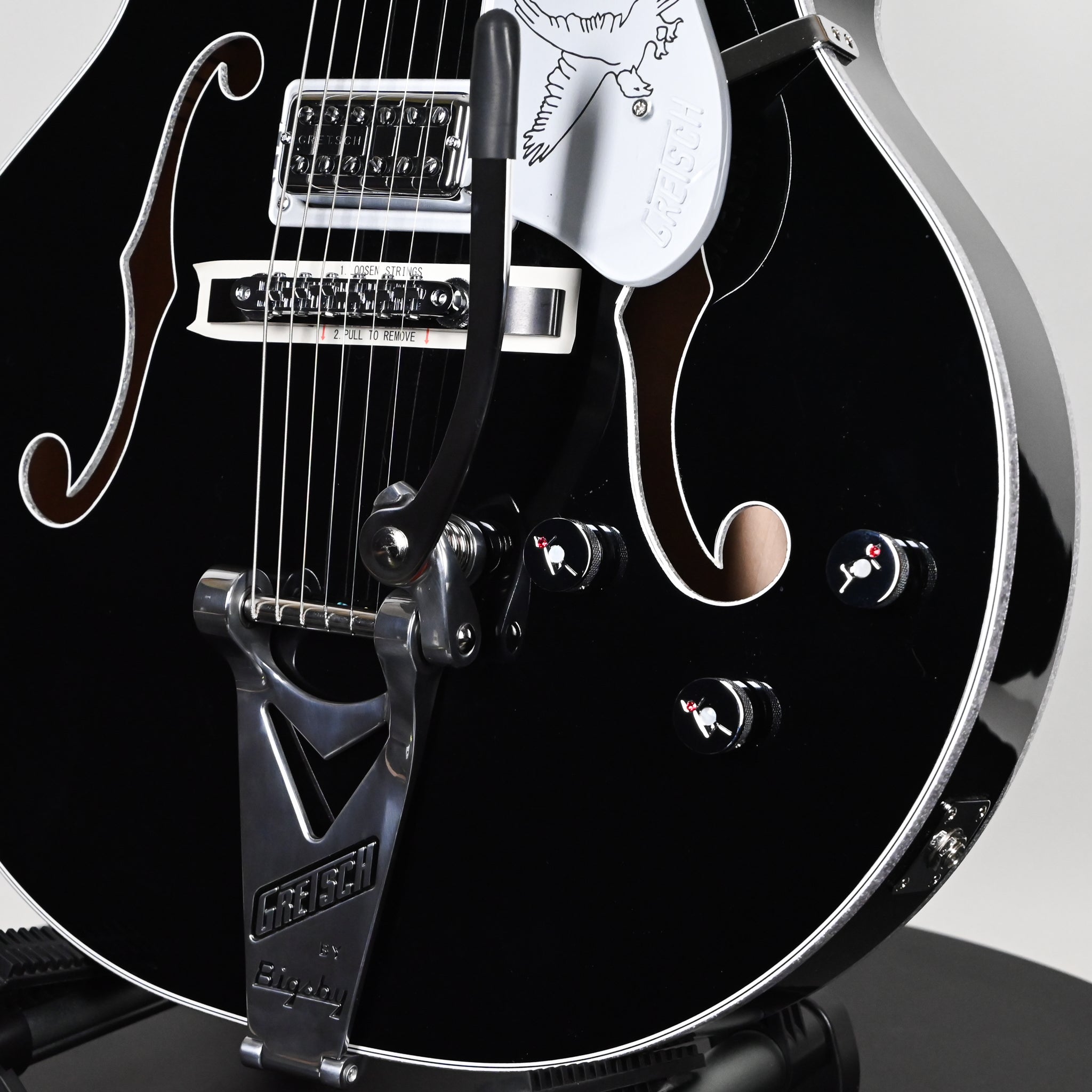 Gretsch Falcon Hollow Body w/ String-Thru Bigsby- Black 2026 (JT26030849)