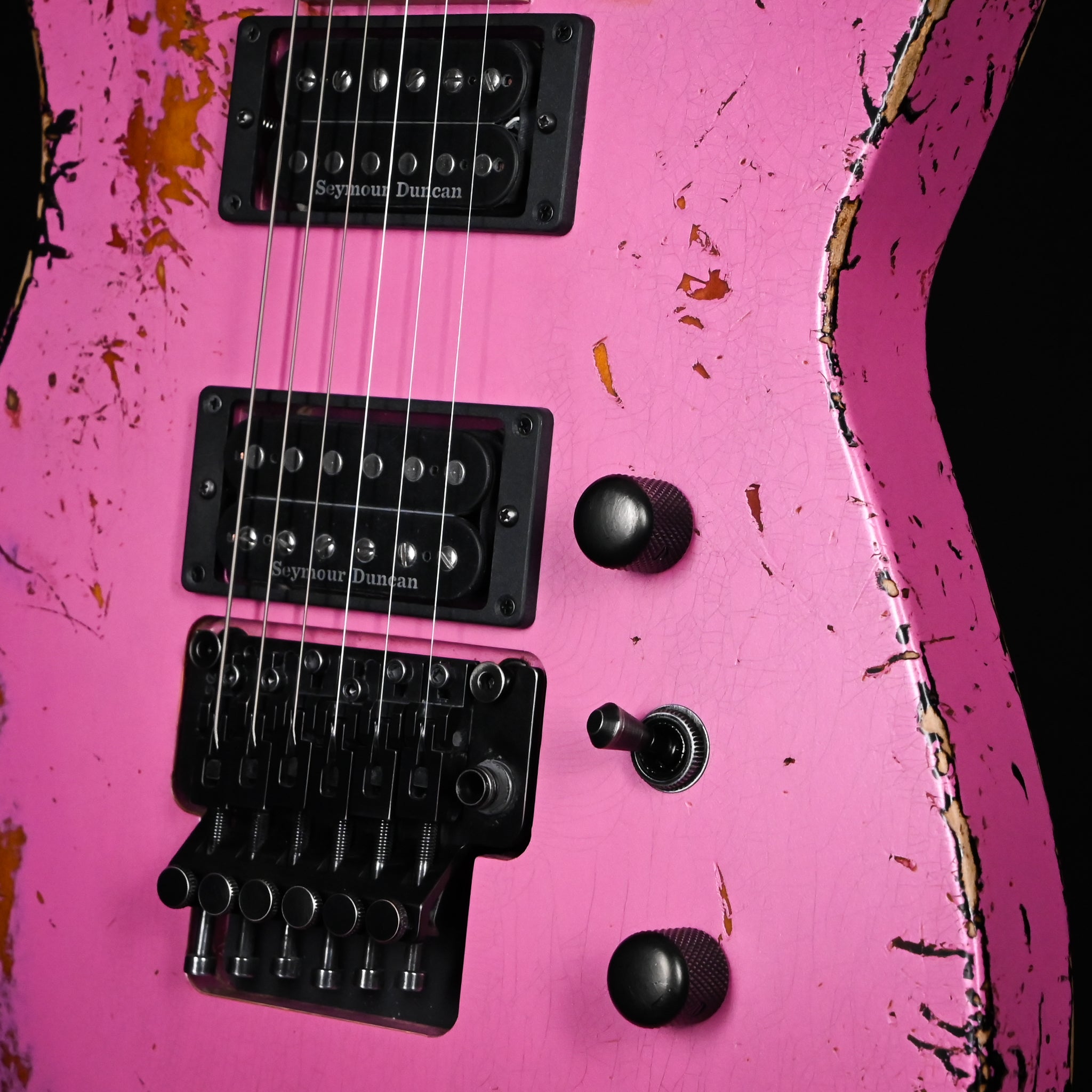 Jackson Custom Shop USA SL 2H FR Soloist Nitro Tour Relic- Platinum Pink/ 3-Tone Sunburst 2026 (J11567)