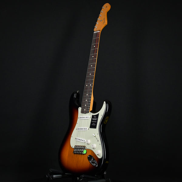 Fender Vintera II 60s Stratocaster Rosewood Fingerboard 3-Color Sunburst 2023 (MX23082157)
