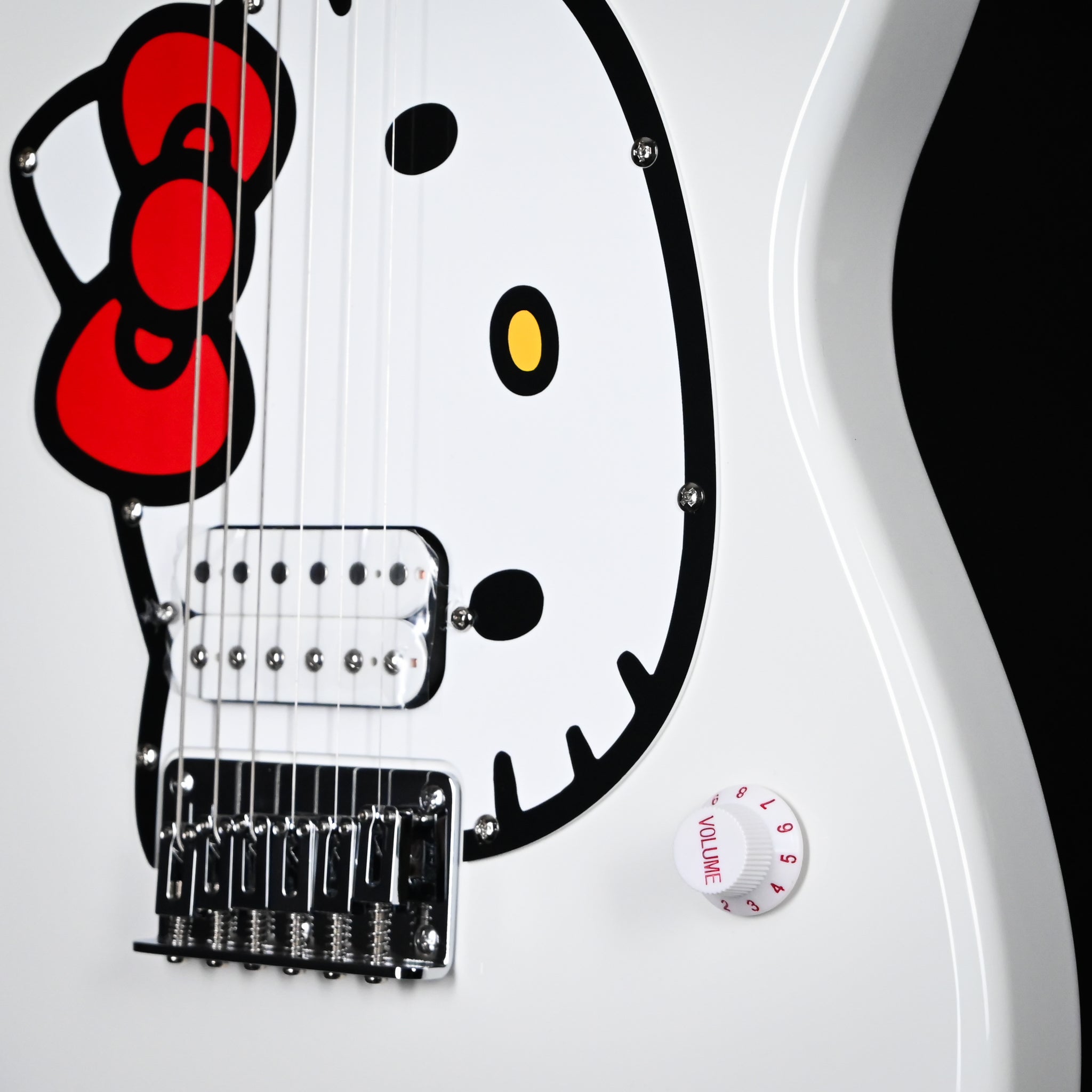 Squier x Hello Kitty Stratocaster Electric Guitar - White 2025 (CYKF25009105)