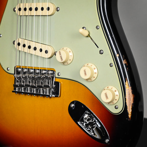 Fender Custom Shop Late-1962 Stratocaster Relic w/ Closet Classic Hardware- 3 Tone Sunburst 2025 (CZ588539)