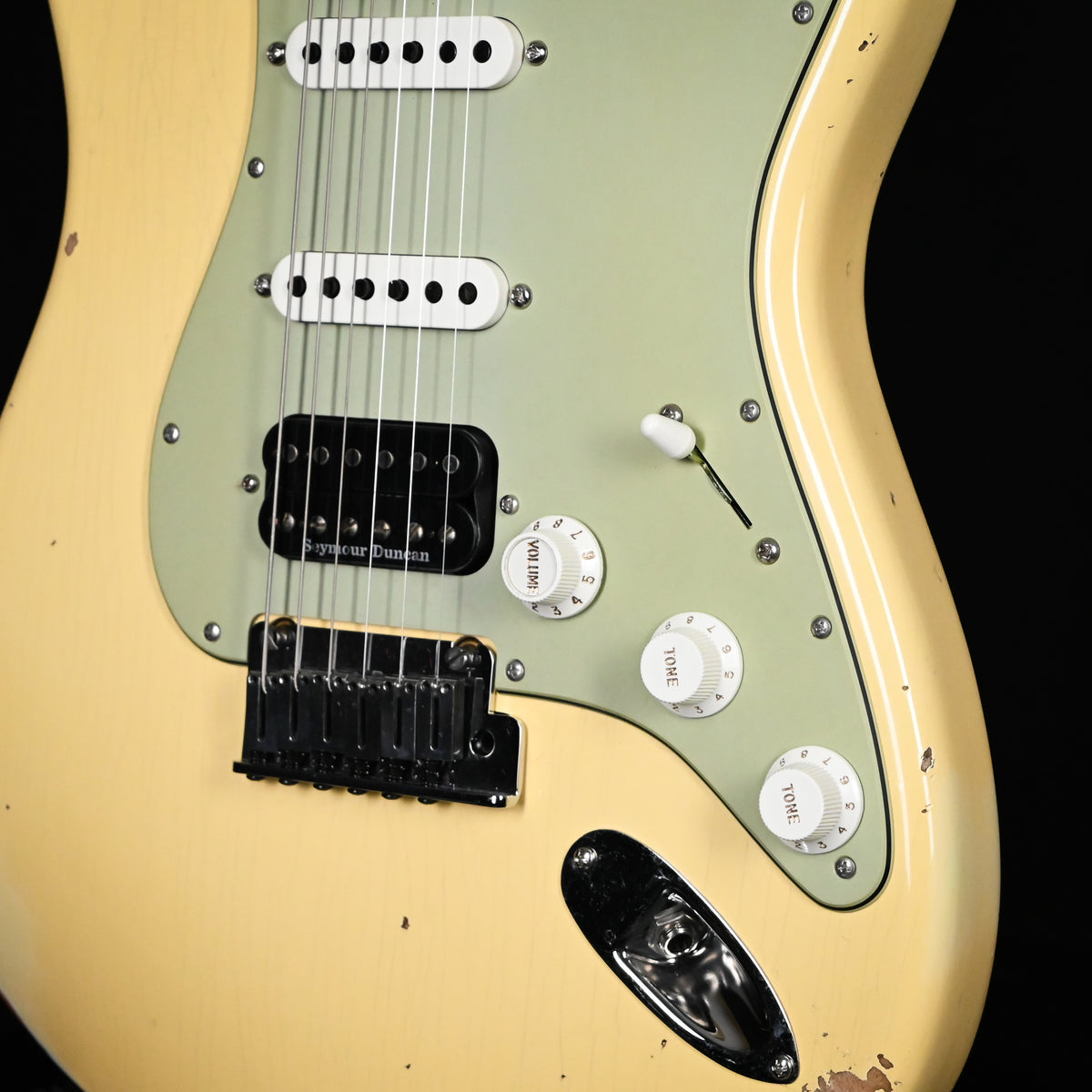 Fender Custom Shop Deluxe Stratocaster w/ Seymour Duncan SH4B Humbucker, Relic/ Closet Classic Hardware- Aged Vintage White 2026 (R153257)