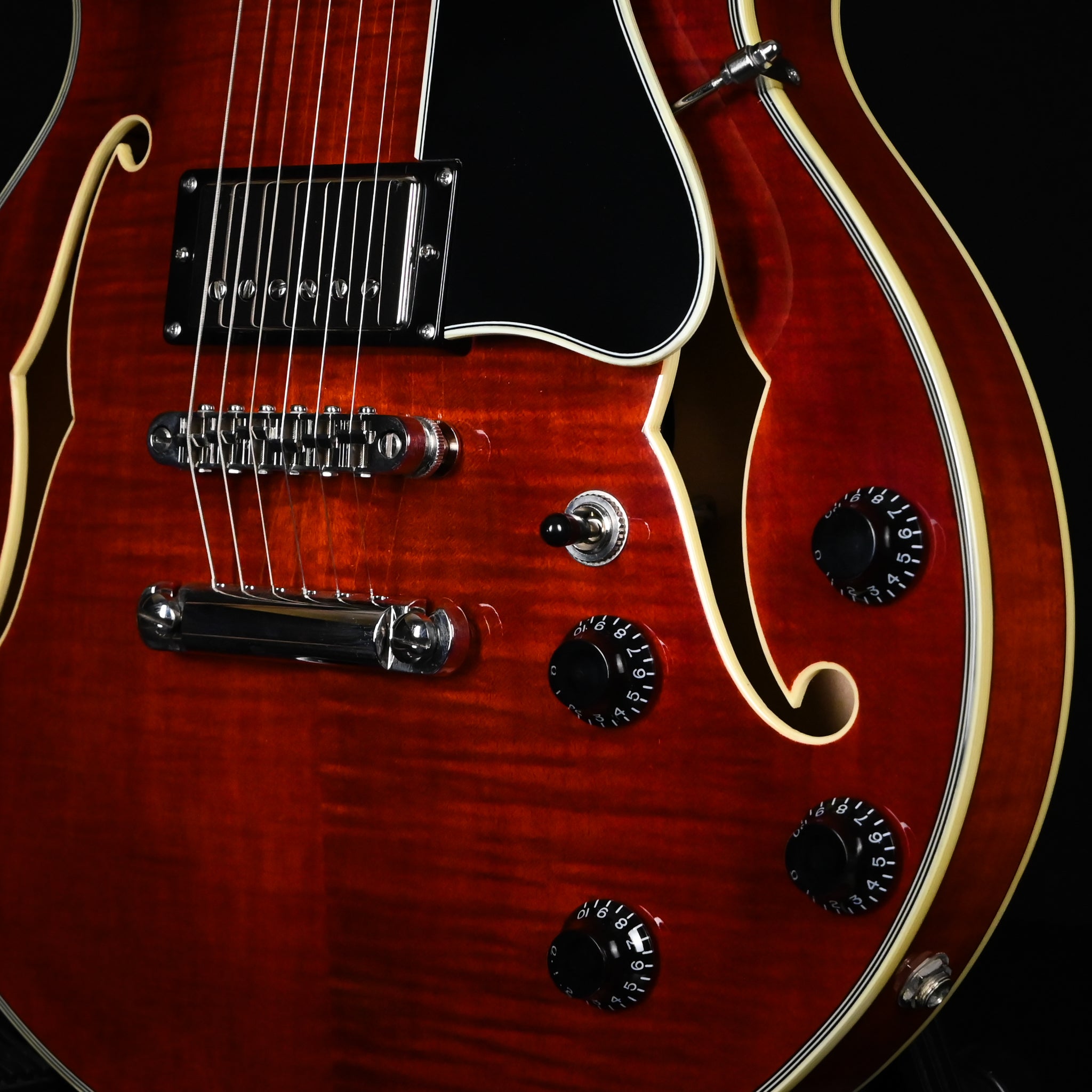 Eastman T484 Thinline Semi-Hollowbody Electric Guitar- Classic 2026 (P2500663)