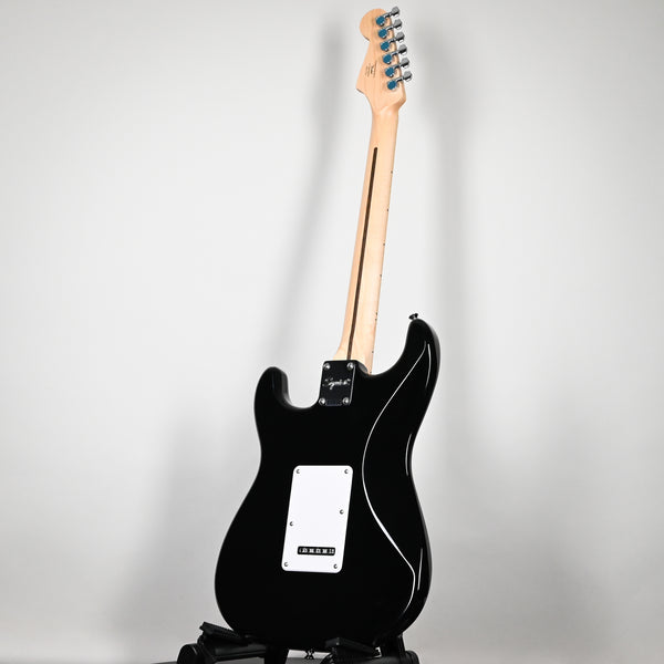 Squier-Fender Sonic Starter Pack- Black (CRNH24002978)