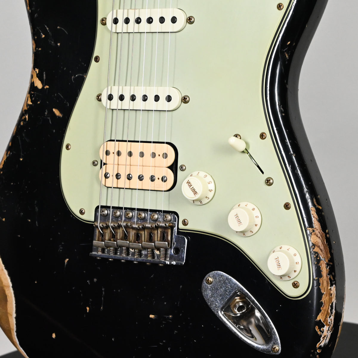 Fender Custom Shop '62 Stratocaster HSS w/ Painted Headcap, Heavy Relic- Black 2026 (R147929)