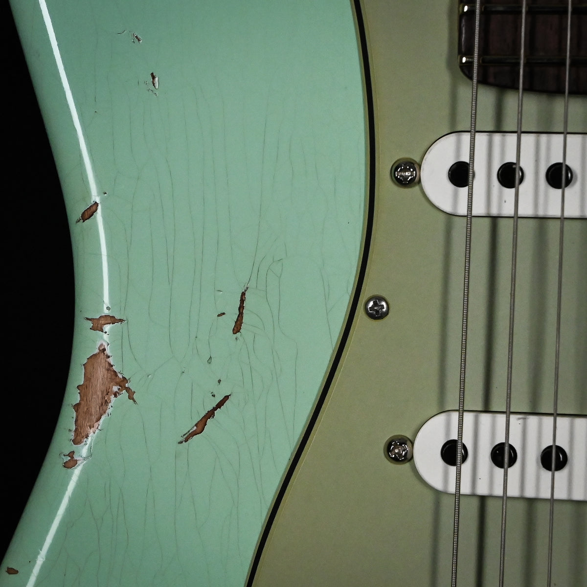 Fender Custom Shop Custom Deluxe Stratocaster w/ Seymour Duncan SH4B Humbucker, Relic/ Closet Classic Hardware- Aged Surf Green 2026 (R147902)